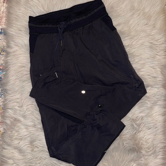 Lululemon dance studio crop - Picture 3 of 7